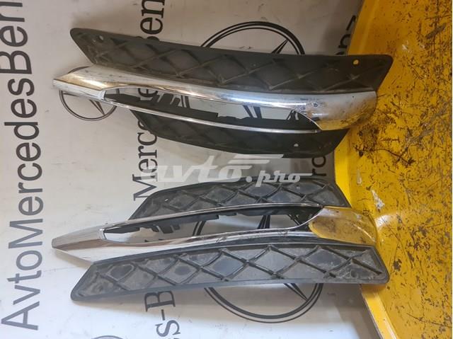 Решетка бампера переднего правая A2048851453 MERCEDES