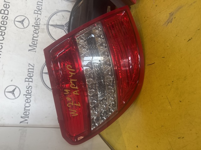 Задняя левая фара A2049069502 MERCEDES