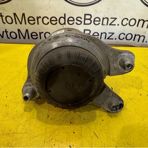 Подушка (опора) двигателя, левая передняя A2052400200 MERCEDES