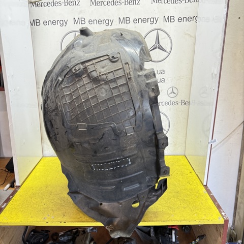 Левый передний подкрылок переднего крыла  A2056903301 MERCEDES