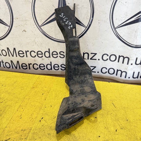 Правое крепление переднего бампера A2058853965 MERCEDES