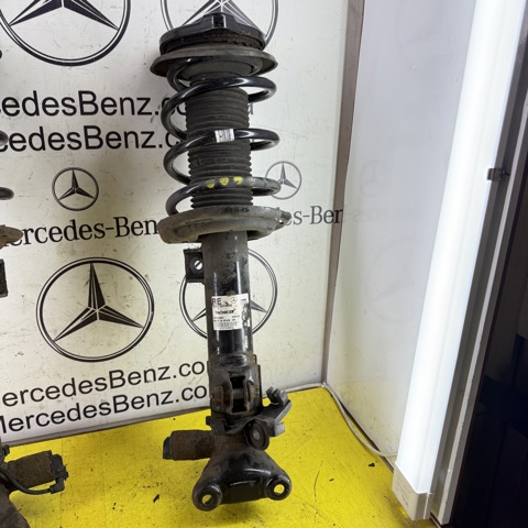 Передний правый амортизатор A2073231400 MERCEDES