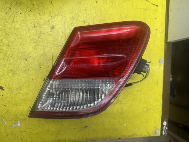 Фара задняя правая внутренняя A2108203864 MERCEDES