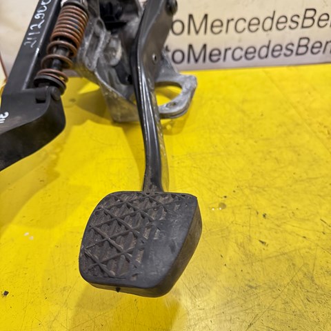 MERCEDES 2112901818 Педаль тормоза в наличии Киев