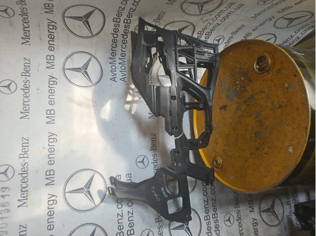 Левое крепление переднего бампера A2118800503 MERCEDES