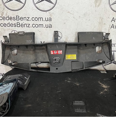 Накладка верхняя передней панели/суппорта радиатора A2125000255 MERCEDES