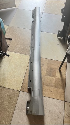 Накладка (молдинг) порога наружная левая A2126980054 MERCEDES