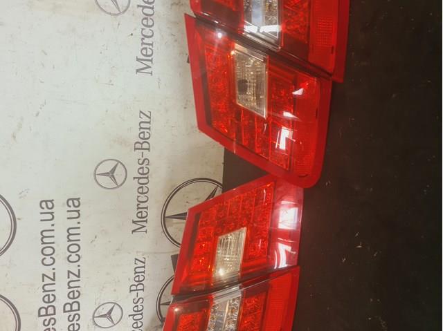 Фонарь задний внутренний правый A2128200864 MERCEDES