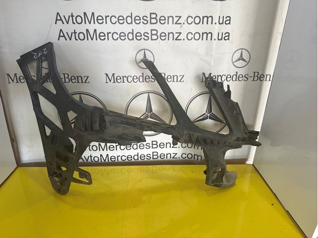Кронштейн бампера переднего, правый A2128852265 MERCEDES