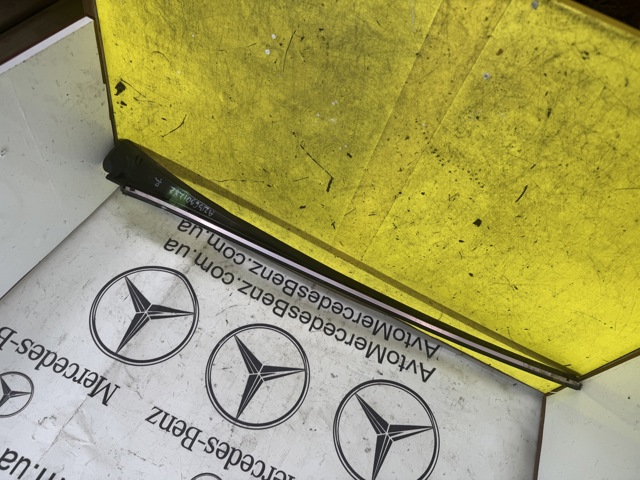 A2136901282 MERCEDES Молдинг лобового стекла правый купить в Одесса