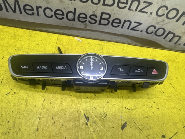 MERCEDES A2138272000 Часы салонные в наличии Запорожье