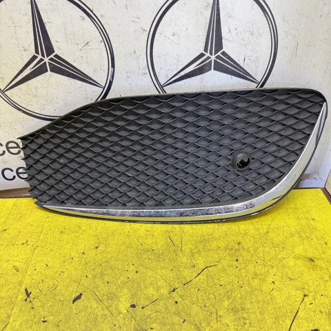 Заглушка ПТФ бампера переднего правая A2138850822 MERCEDES