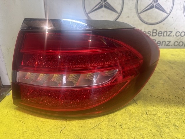 Задний правый внешний фонарь A2139068800 MERCEDES