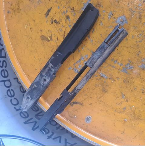 Правое крепление переднего бампера A2198800214 MERCEDES