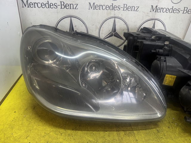 Правая блок фара A2208202461 MERCEDES