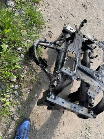 MERCEDES A2423424400 Балка крепления двигателя в наличии Киев