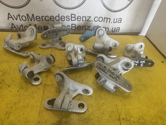 Дверной шарнир правый передний A2467200437 MERCEDES