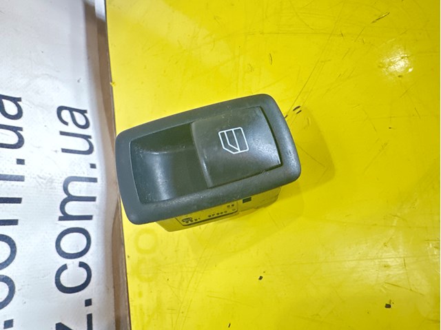 Кнопки переднего правого стеклоподъемника A2518200510 MERCEDES