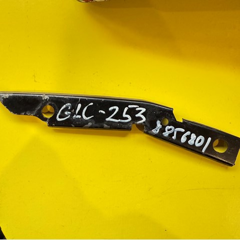 Правое крепление переднего бампера A2538856801 MERCEDES