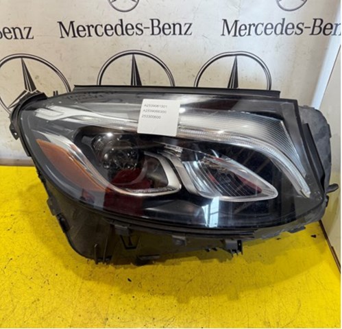 Фара передняя правая A2539061401 MERCEDES