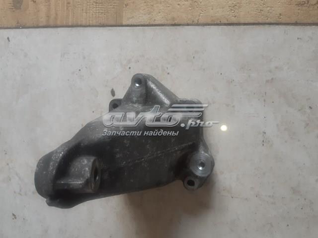Кронштейн подушки (опоры) двигателя, левой A2712230904 MERCEDES