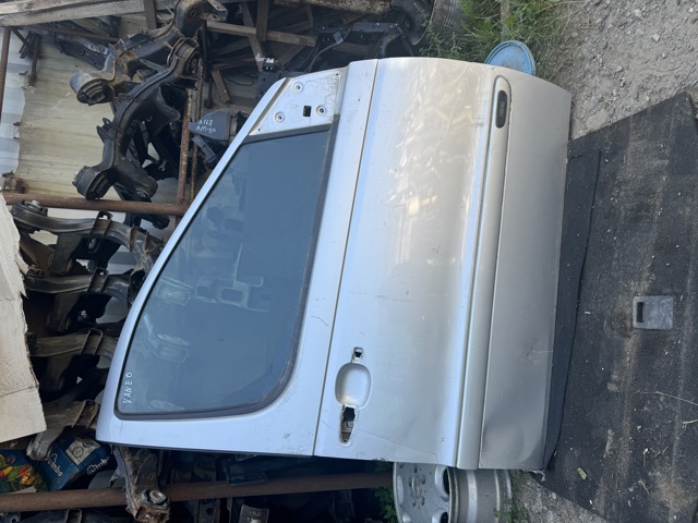 Пассажирская передняя дверь A4147200105 MERCEDES