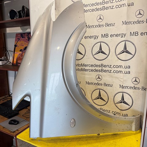 Правое крыло A6398800306 MERCEDES