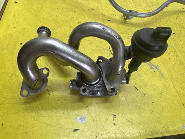 Байпасный клапан EGR, рециркуляции газов A6421401263 MERCEDES