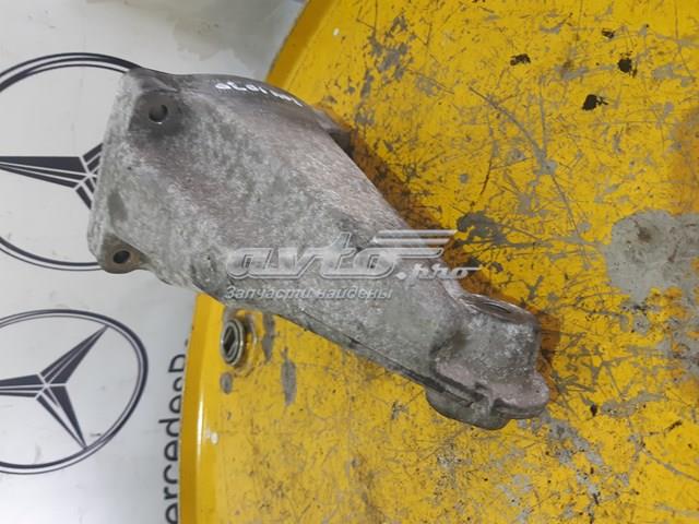 Кронштейн подушки (опоры) двигателя, правой A6462230704 MERCEDES