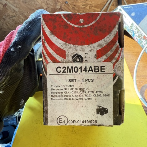 Задние тормозные колодки C2M014ABE ABE