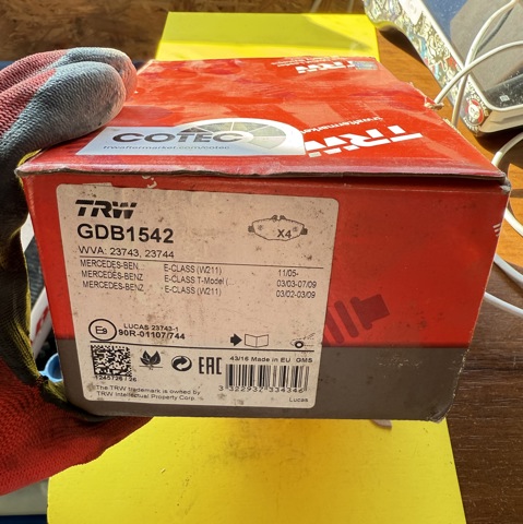 TRW GDB1542 Передние тормозные колодки в наличии Днепр