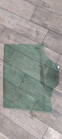 Стекло двери задней левой 11A845025 VAG