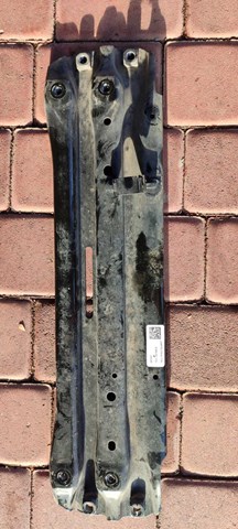 Кронштейн передней балки 1EA199599B VAG