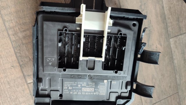 Блок управления бортовой сети 1EA937089AA VAG