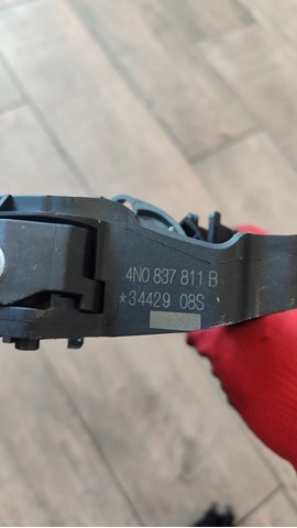 4N0837811B VAG Держатель наружной ручки двери задней левой купить в Львов
