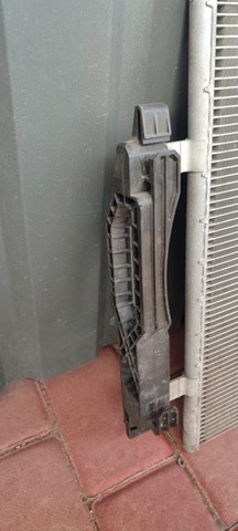 5QE121068A VAG Кронштейн радиатора левый купить в Черкассы
