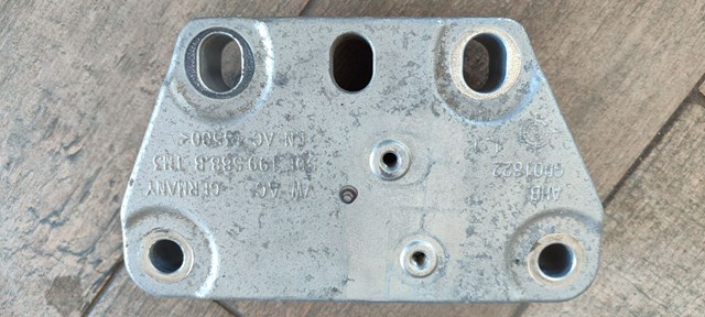 Кронштейн подушки (опоры) двигателя, правой 5QE199588B VAG