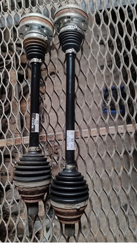Полуось передняя, правая 5QE407272B VAG