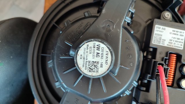 Моторчик печки 5WB819021 VAG