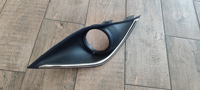 Решетка противотуманных фар левая 6400G482 MITSUBISHI