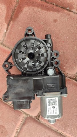 Мотор стеклоподъемника двери передней, левой 82450CV010 HYUNDAI