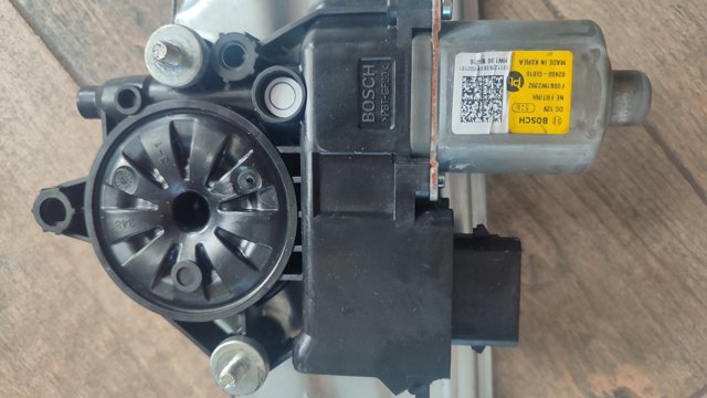 Мотор стеклоподъемника двери передней, правой 82460GI010 HYUNDAI
