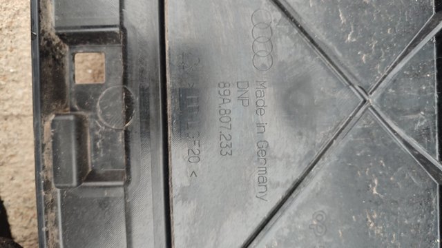 VAG 89A807233 Решетка радиатора в наличии Каменское