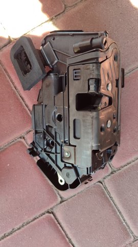 Внутренний дверной замок B6C5TB837016C VAG