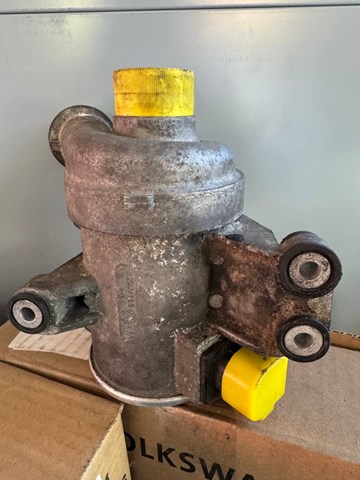 11518625098 BMW Помпа водяная (насос) охлаждения, дополнительный электрический купить в Запорожье