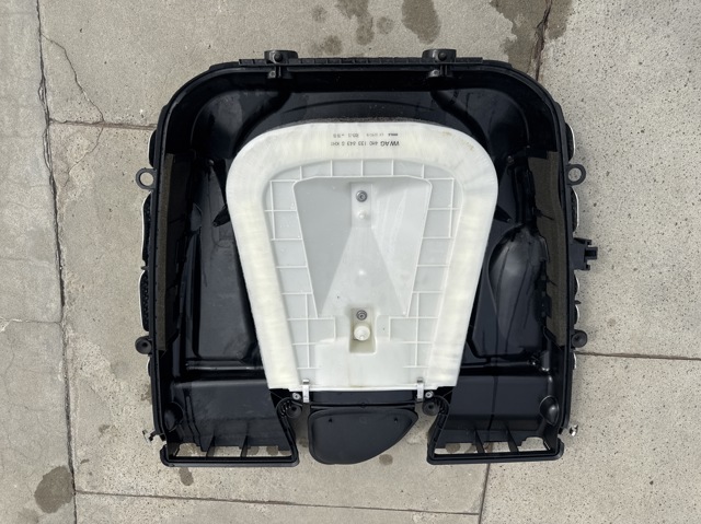  Корпус воздушного фильтра 4M0133835G VAG