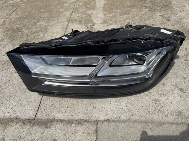 Фара дальнего света в сборе 4M0941033A VAG