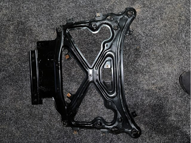 Усилитель переднего подрамника 4M1399345C VAG