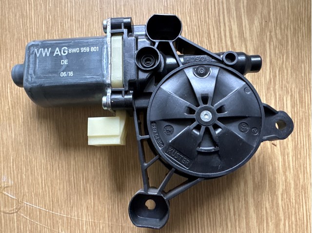 Привод электростеклоподъемника передний 8W0959801 VAG
