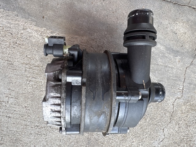 Насос охлаждения инвертора A0005002686 MERCEDES